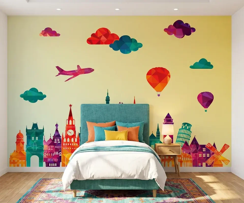 Papier peint panoramique pour chambre d'enfant illustrant des monuments célèbres du monde, des montgolfières et un avion dans un style géométrique coloré.